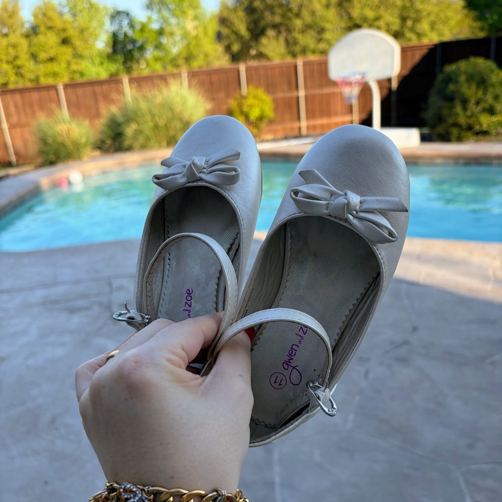Girls White Mary Jane Flats Size 11 Pearl Bow Flower Girl Wedding Shoes Gwen Zoe